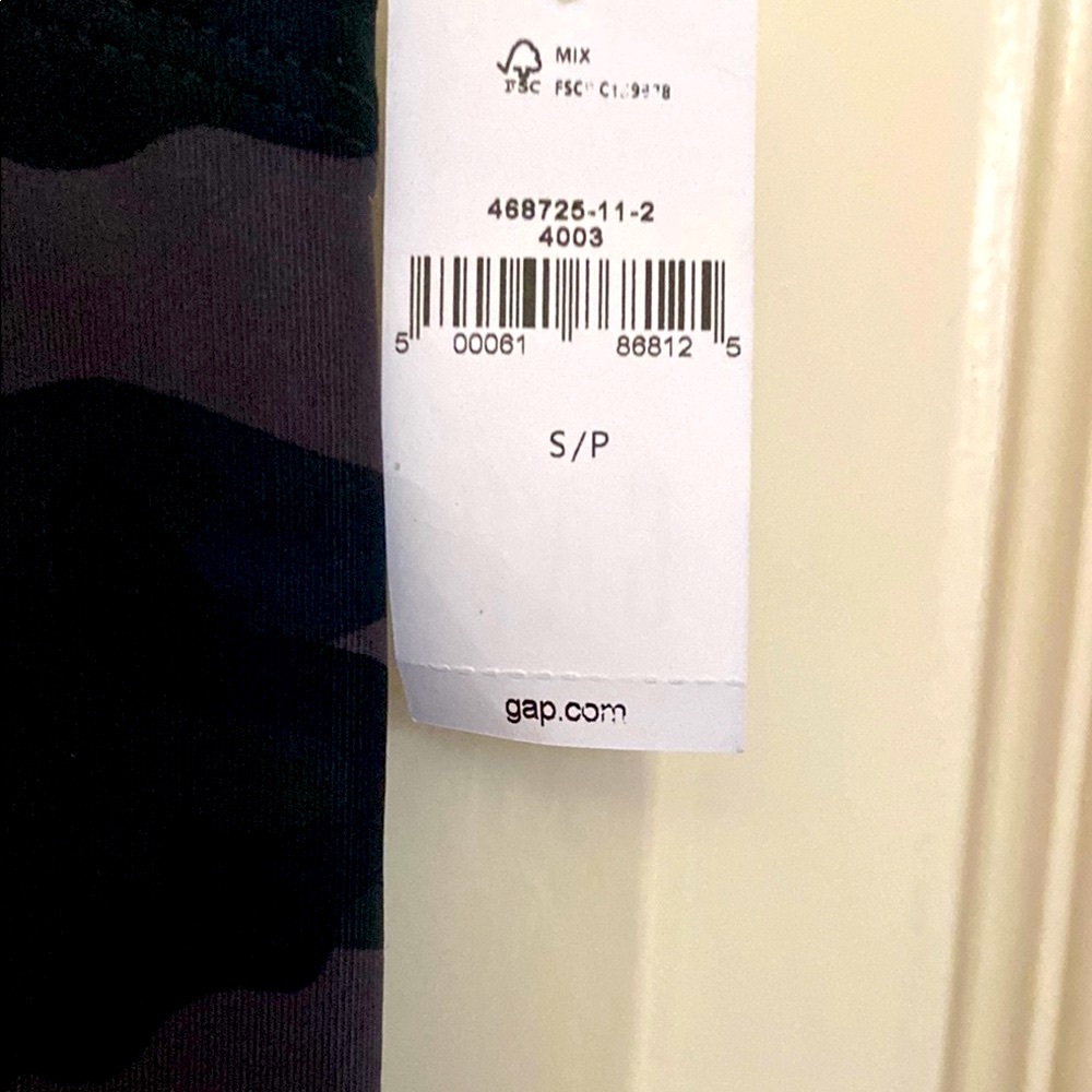 GAP FIT Sculpt Revolution MAX COMPRESSION Capri Leggings High Waist PETITE XS - Picture 4 of 8